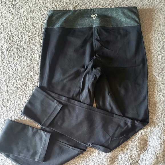 Aritzia leggings - Picture 2 of 2